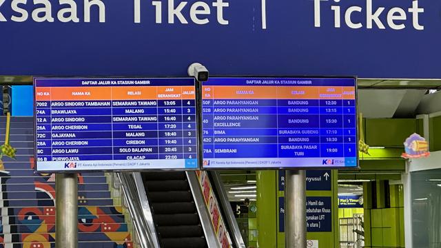 Suasana Stasiun Gambir, Jakarta Pusat, masih tampang lengang, Minggu (9/4/2023). (Foto: Nanda Perdana Putra/Liputan6.com)