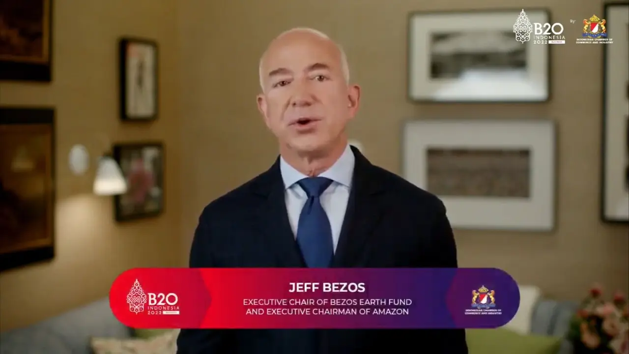 Executive Chairman Amazon Jeff Bezos dalam B20 Summit 2022, Senin (14/11/2022). Jeff Bezos menegaskan komitmennya dalam menekan dampak emisi karbon di sektor bisnis.