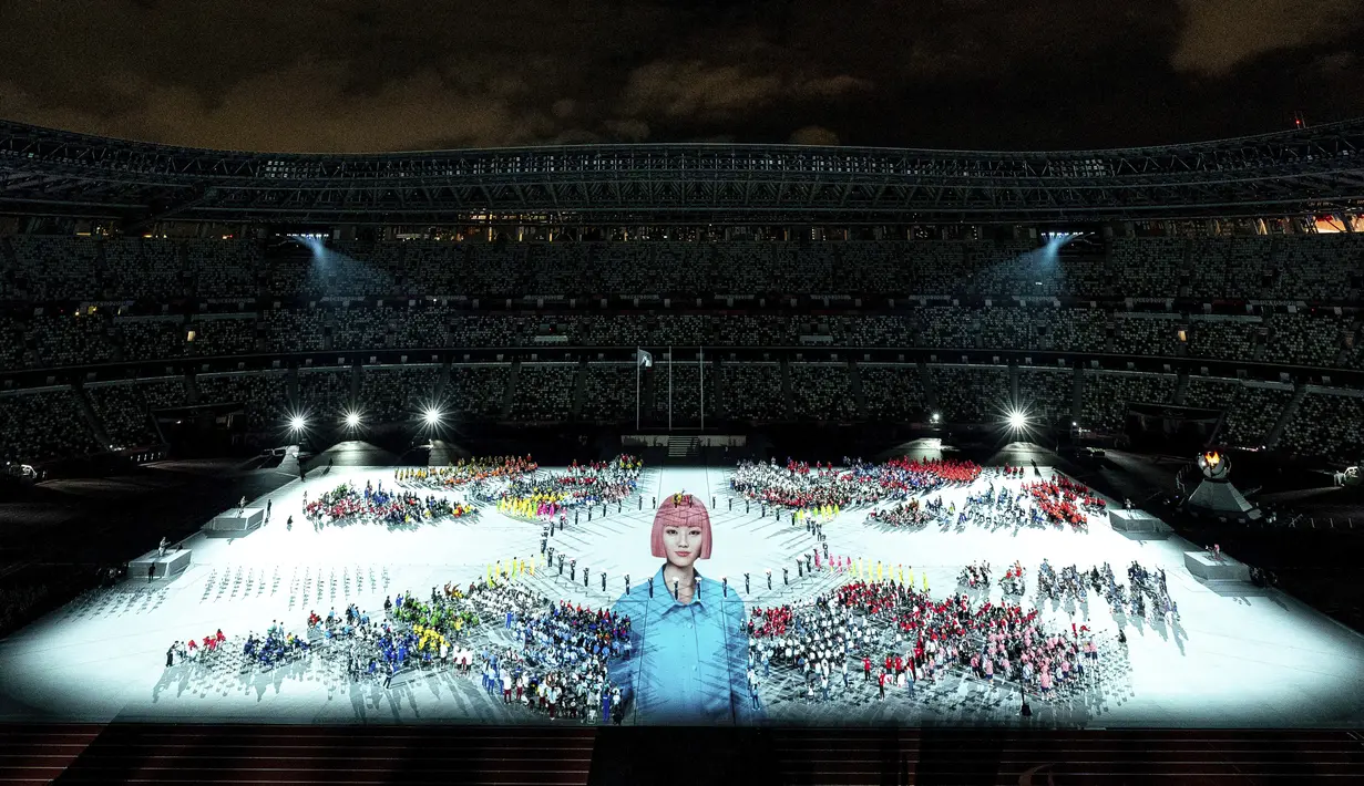 Para atlet menonton dari kursi di lapangan sementara para penampil dan pertunjukan cahaya menghibur mereka saat upacara penutupan Paralimpiade Tokyo 2020 di Tokyo, Jepang, Minggu (5/9/2021). (Joe Toth for OIS via AP)