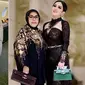 Gaya Glamor Ibunda Syahrini (Sumber: Instagram/princessyahrini)