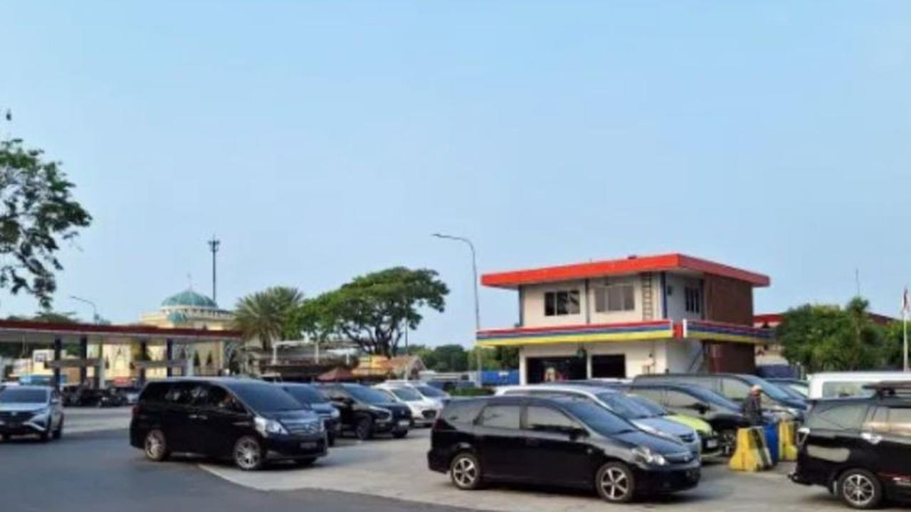 JTT Terapkan Buka Tutup Rest Area KM 57 A Tol Jakarta-Cikampek Atasi Kepadatan Arus Mudik