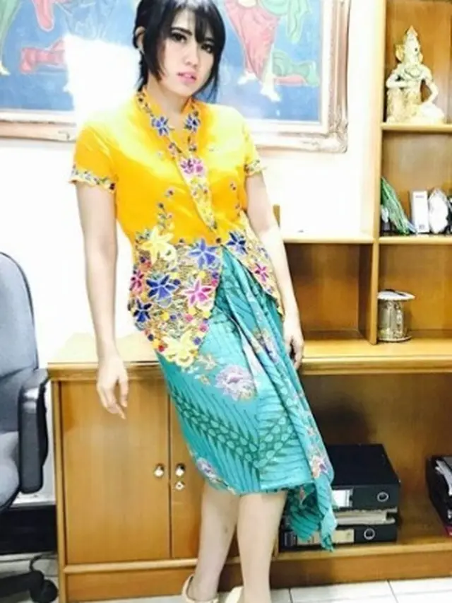 6 Gaya Via Vallen dalam Balutan Kebaya, Tampil Anggun