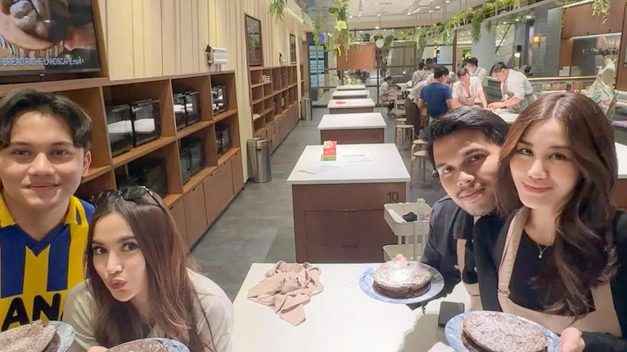 7 Potret Aaliyah Massaid dan Mahalini Ikut Kelas Memasak Bersama Pasangan, si Bumil-Bumil Cantik