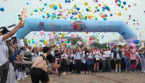 GIGI baru-baru ini memanaskan Paramount Color Walk (PCW) 2023, kegiatan jalan sehat sekaligus ajang silaturahmi. Mereka membawakan banyak hit. (Foto: Dok. Istimewa)