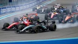 Memulai balapan dari pole position, Antonelli sempat turun ke posisi kedua setelah kekacauan yang terjadi di awal race. (AP Photo/Danny Karnik)