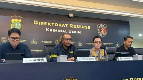 <p>Konfrensi pers&nbsp;kasus tewasnya diplomat muda Kementerian Luar Negeri (Kemlu), Arya Daru Pangayunan atau ADP (39) di Polda Metro Jaya, Selasa (29/7/2025) (Liputan6.com/Ady Anugrahadi)</p>