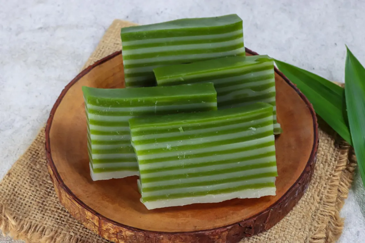 kue lapis pandan