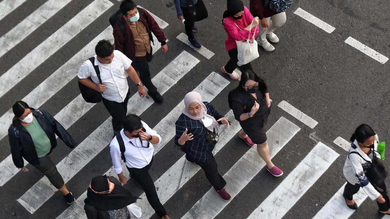 Pemprov DKI Jakarta akan menguji coba aturan pembagian jam kerja. Langkah ini sebagai salah satu upaya mengatasi kemacetan di Ibu Kota.