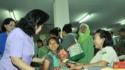 Citizen6, Jakarta: Kegiatan ini didukung oleh 100 Paramedis dari ketiga Matra yaitu TNI AD, TNI AL dan TNI AU untuk membantu sekitar 1000 orang dari masyarakat sekitar Ciracas. (Pengirim: Badarudin Bakri).