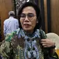 Menteri Keuangan Sri Mulyani menghadiri rapat konsultasi dengan DPR di Ruang Pansus B, Kompleks Parlemen, Jakarta, Senin (16/12). Rapat membahas program Omnibus Law dan RUU Prolegnas Prioritas tahun 2020 terkait keuangan dan perkembangan makro fiskal dan keuangan negara. (Liputan6.com/Johan Tallo)