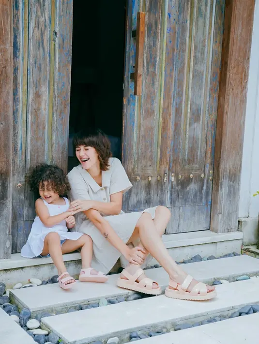 Mana gaya favorit Dahlia Poland menurutmu, Sahabat FIMELA? Foto: Instagram.