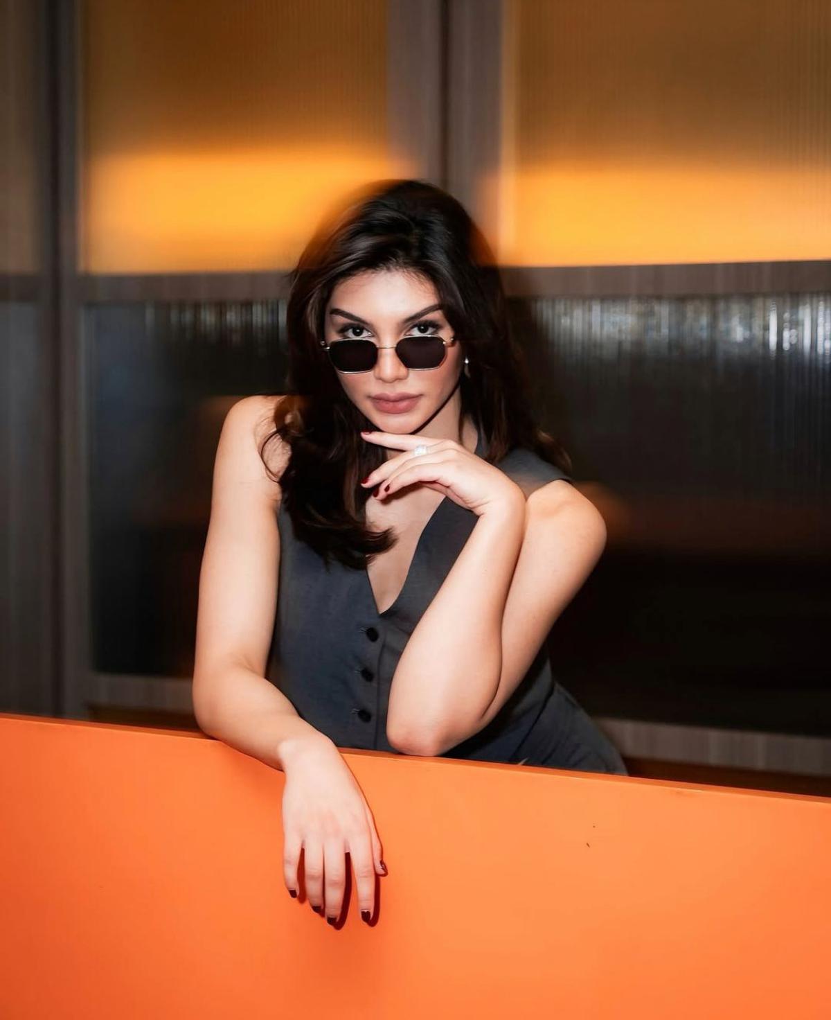 Potret Cantik Jihane Almira Tampil Elegan dalam Pemotretan, Isyaratkan Debut di Miss Universe?