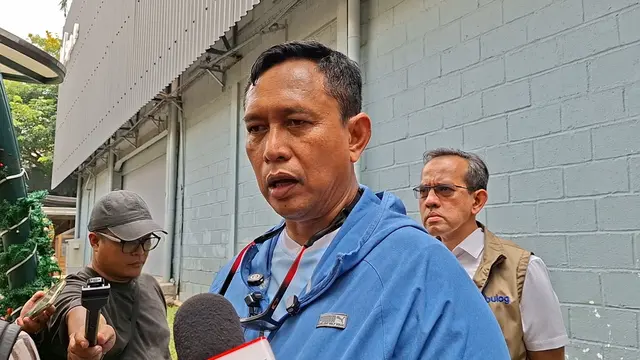 Direktur Utama Bulog, Ahmad Rizal Ramdhani dalam pengecekan Rumah Pangan Kita (RPK), di Jakarta, Jumat (30/10/2026). (Liputan6.com/Arief)