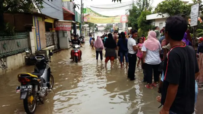 Masyarakat Indonesia Waspada Hujan Lebat dan Banjir