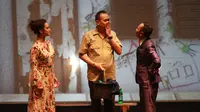 Alexandra Gottardo (kiri) tampil bersama Cak Lontong dan Akbar. (Kayan Production/Anggoro Tri Wicaksono)