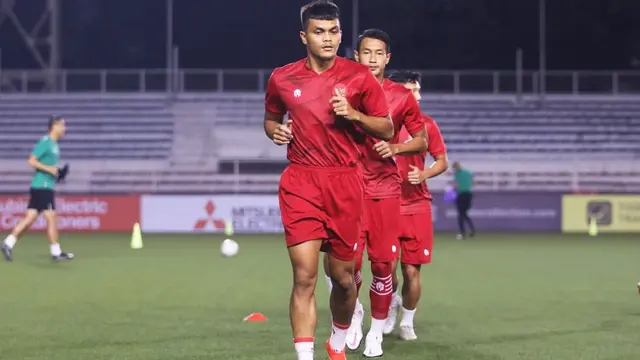 Timnas Indonesia berlatih di Rizal Memorial Stadium, Manila.