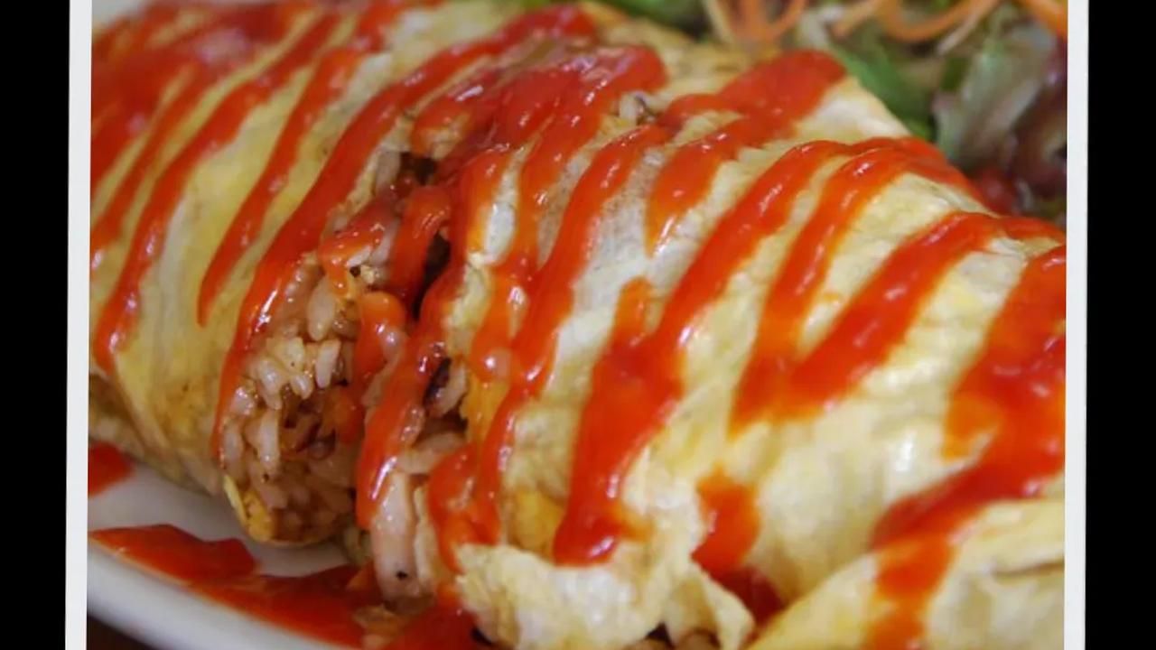 16. Resep Omurice (Omelette Rice)