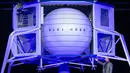 CEO Amazon Jeff Bezos memperkenalkan Blue Moon, kendaraan khusus untuk menjelajahi bulan, pada acara Blue Origin di Washington, 9 Mei 2019. Dengan pesawat baru yang dibangun oleh perusahaan antariksa milik Bezos, Blue Origin, manusia bakal bisa menjejak Bulan pada 2024. (SAUL LOEB / AFP)