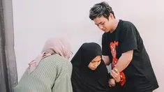 Lakukan banyak persiapan sebelum melahirkan, Asri Kasura bisa melahirkan anak kedua lewat persalinan normal. Dijelaskan Asri Kasura di Instagramnya, saat cek ketebalan rahim, indikatornya cukup buat lahiran normal dan Asri sendiri tidak ada keluhan di bekas jahitan caesar. Asri juga menambahkan jarak melahirkan anak pertama dan kedua diatas 2 tahun jadi bisa melakukan persalinan normal. (Liputan6.com/IG/@asrikasura)