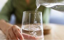 Asam Urat dan Dehidrasi, Mengapa Minum Air Putih Bisa Menjadi Solusi Efektif?