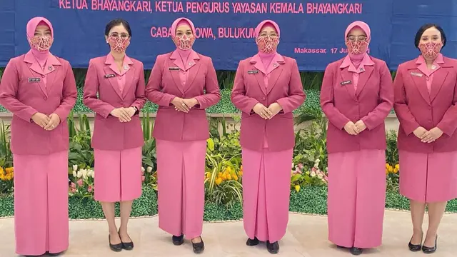 Jadi Kapolres Gowa, Ini 7 Potret Uut Permatasari Dampingi Suami Serah Terima Jabatan