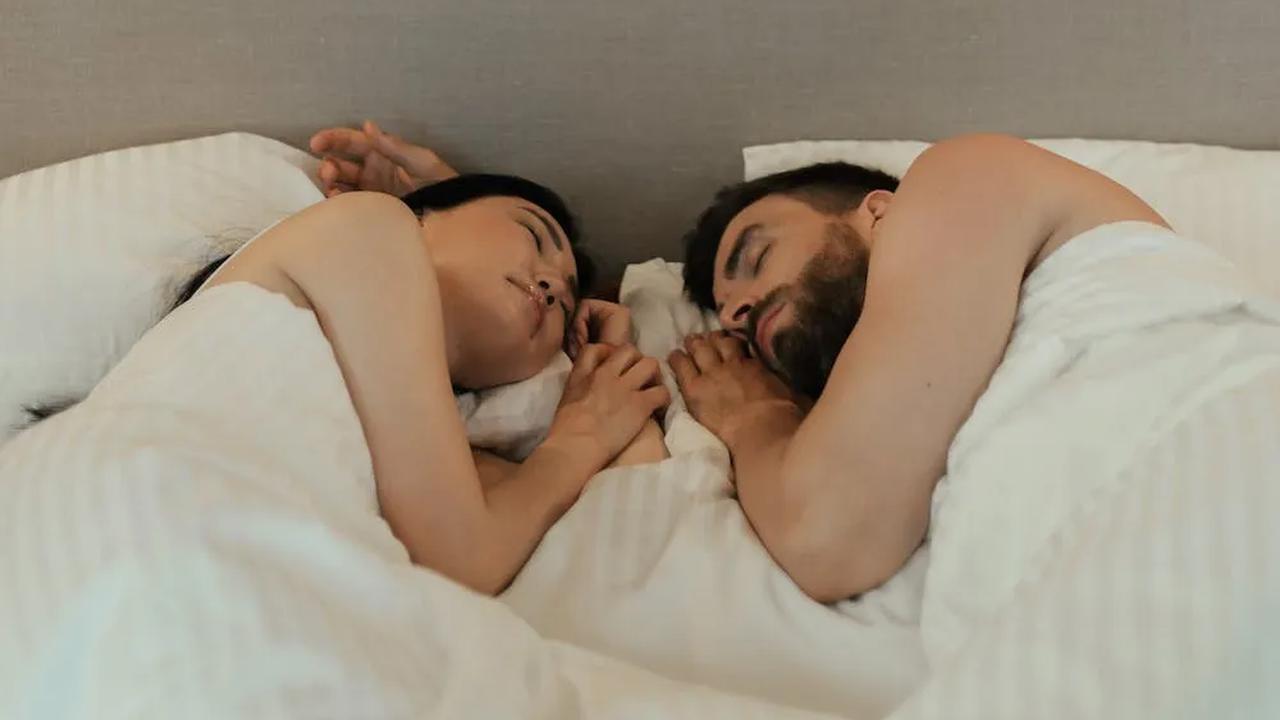 Setelah fase orgasme, pasangan perlu melakukan peredaan. Dr. Boyke menjelaskan, "Peredaan setelah orgasme itu penting sekali."