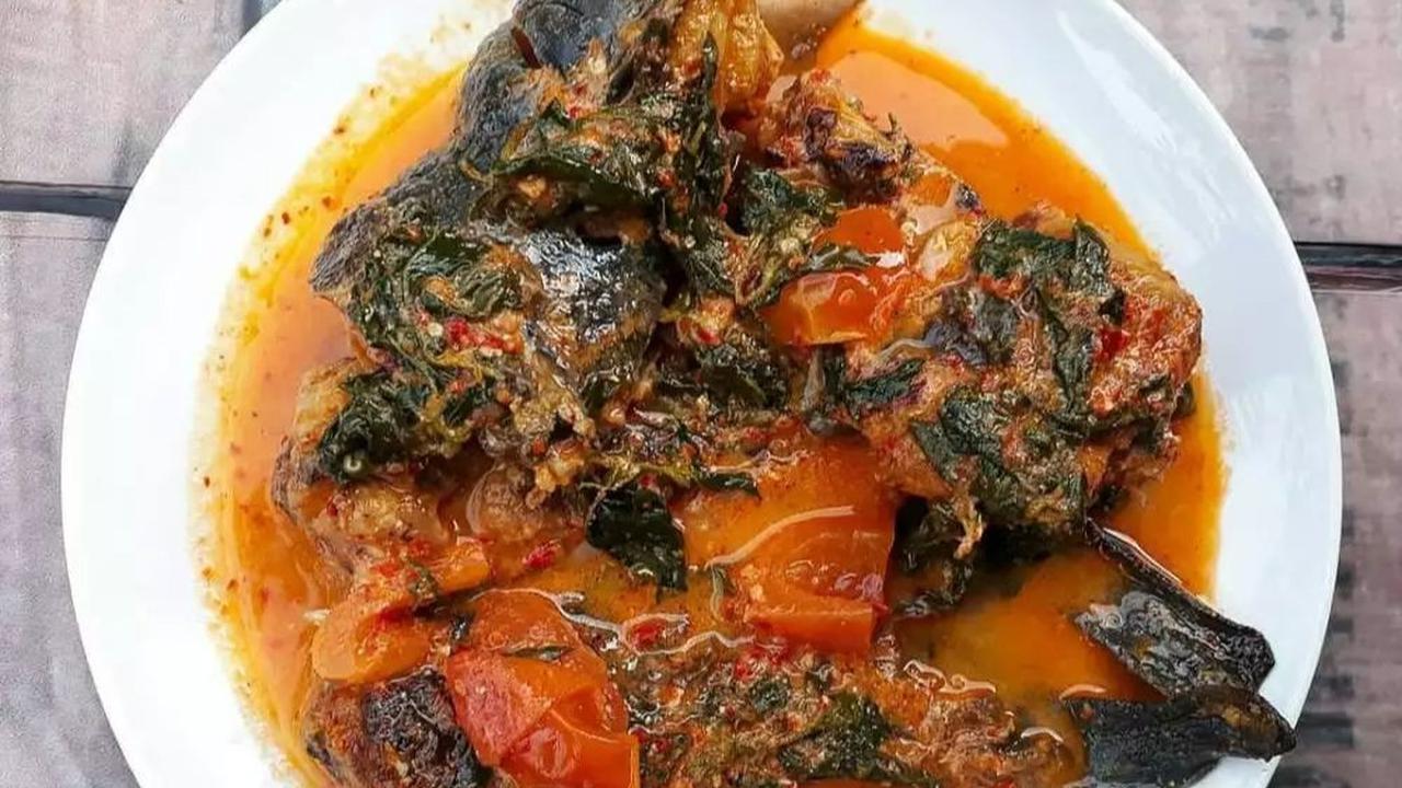 <b>6. Lele Asap Kemangi Masak Pedas</b>