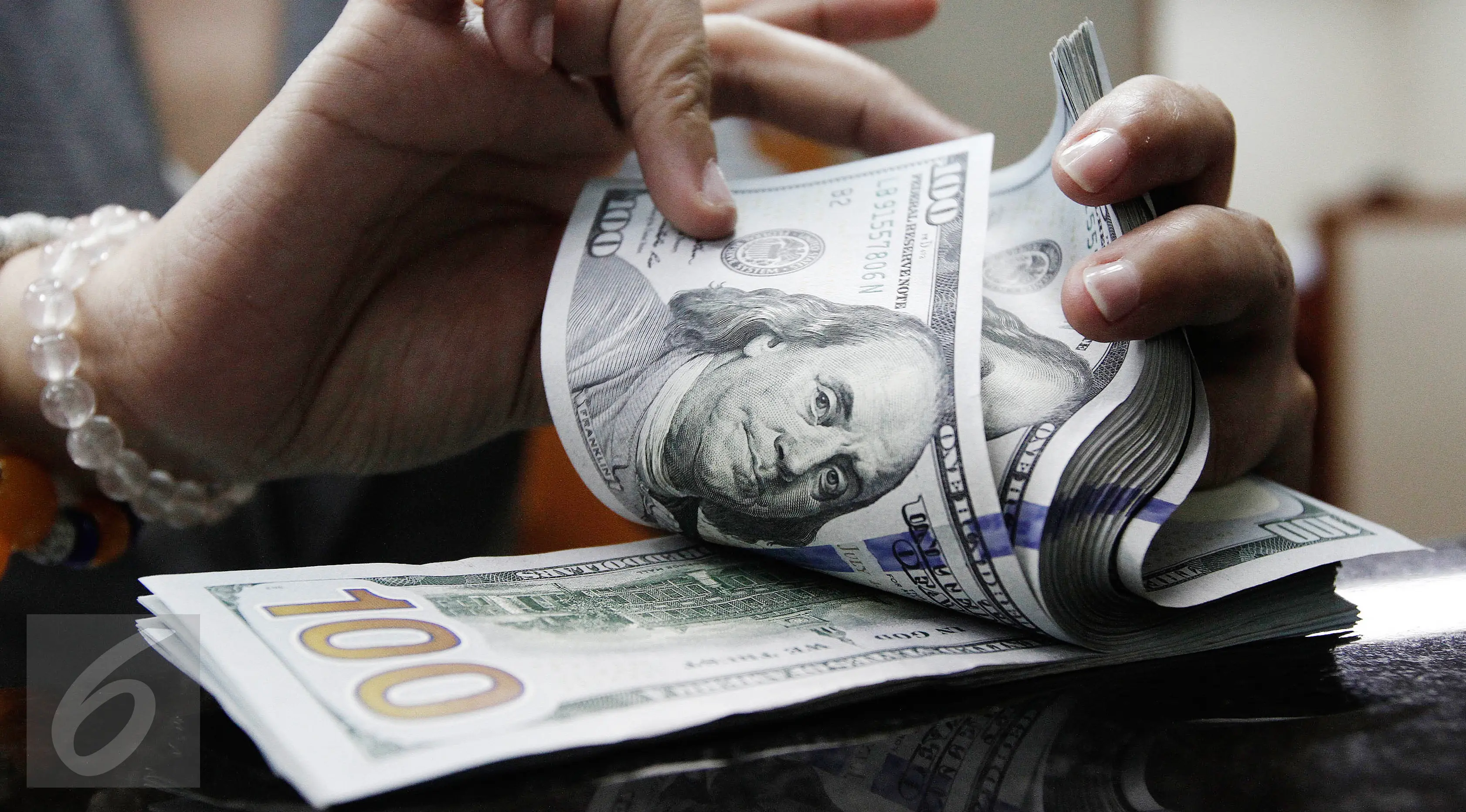 Membuat sisihan biaya belanja. (Sumber Foto; Liputan6.com/Angga Yuniar)