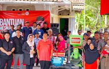 Jaga Stabilitas Pangan: Anggota Komisi XI DPR RI Kaisar Serahkan Alat Penggiling Padi di Cilacap