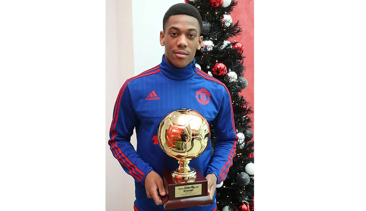 Martial berhasil mengalahkan pemain Munchen, Kingsley Coman, bintang muda Dortmund, Adnan Januzaj, serta 40 nominasi lainnya. (www.manutd.com)