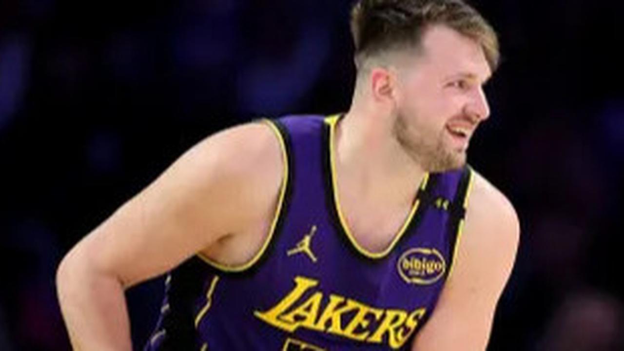 Lakers Raih Kemenangan Gemilang 125-109 atas Spurs dalam Pertandingan Seru