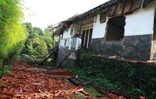 Detik-Detik Pembongkaran Paksa Rumah Atalarik Syach, Suasana Panas dan Tegang Dikepung Puluhan Aparat