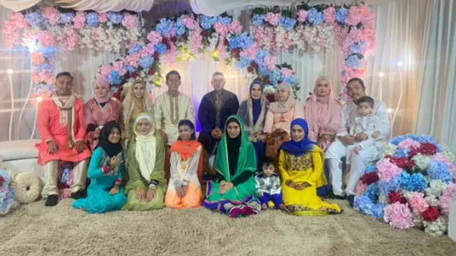 Kisah Pernikahan Wanita Ini Dihadiri Tiga Sepupunya, Ikut Pakai Baju Pengantin