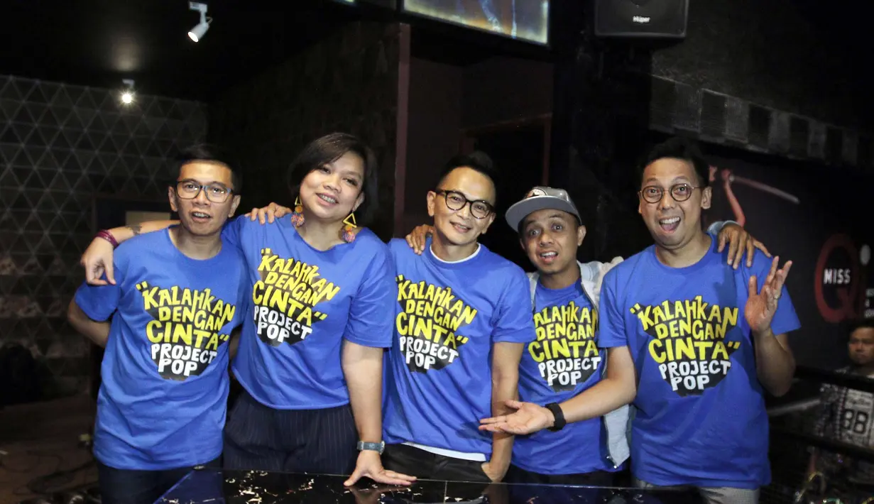 Meski grup vokal asal Bandung Project Pop ditinggal Muhammad Fachroni alias Oon, pada Januari silam, kelima personel ini juga belum ada rencana untuk mengantinya. Bahkan, ia melihat almarhum sosok yang tak tergantikan. (Nurwahyunan/Bintang.com)