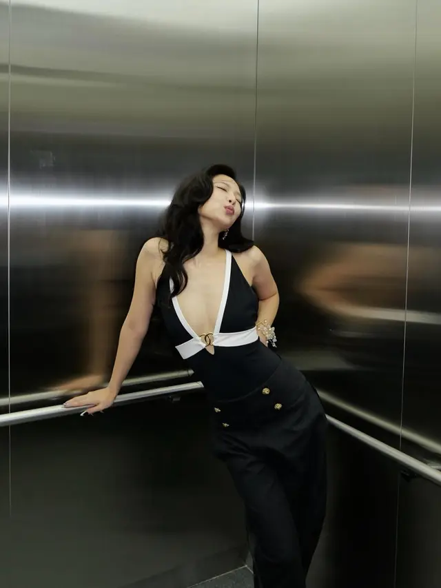 Aura Mahal Jennie di CHANEL Métiers d'art 2026 Seoul, Tampil Klasik dengan Jumpsuit Kerah Rendah