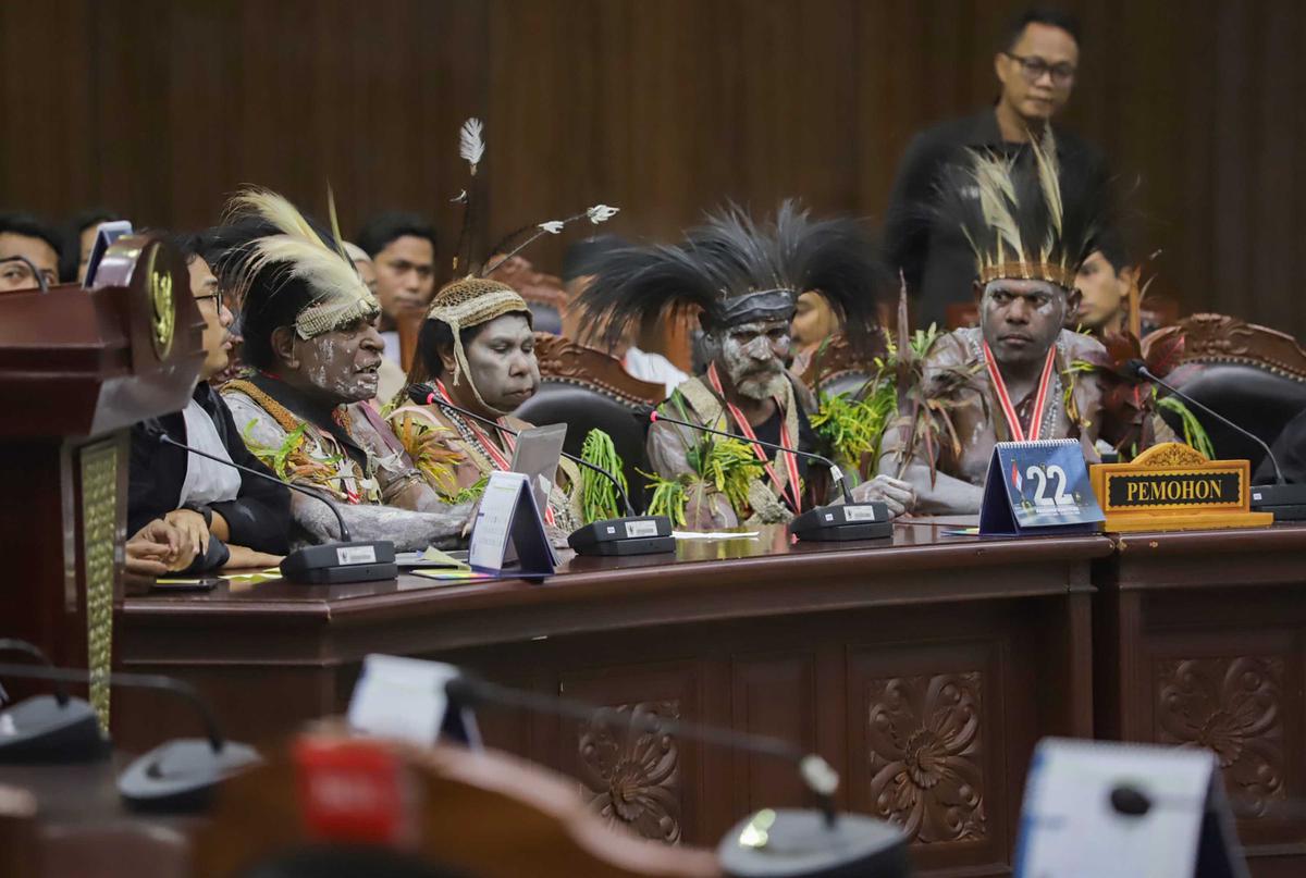 FOTO: Geram PSN Gugat Pasal Proyek Strategis Nasional, Gelar Doa Adat di MK