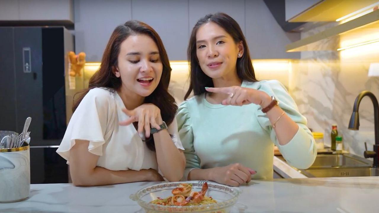 Potret Dapur Mewah Rumah Michelle Ziudith dengan Desain Klasik yang Minimalis