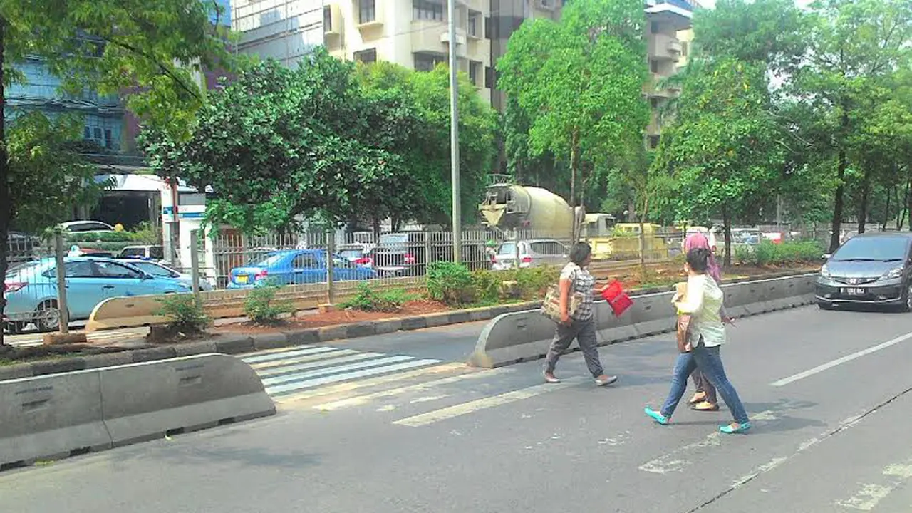 20151120-Mahasiswi Tewas Dihantam Transjakarta-LIPIA-JPO-Jakarta Selatan