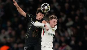 Duel Joao Neves dan Cole Palmer dalam laga PSG vs Chelsea di leg pertama 16 besar Liga Champions 2025/2026, Kamis (12/3/2026). (AP Photo/Michel Euler)