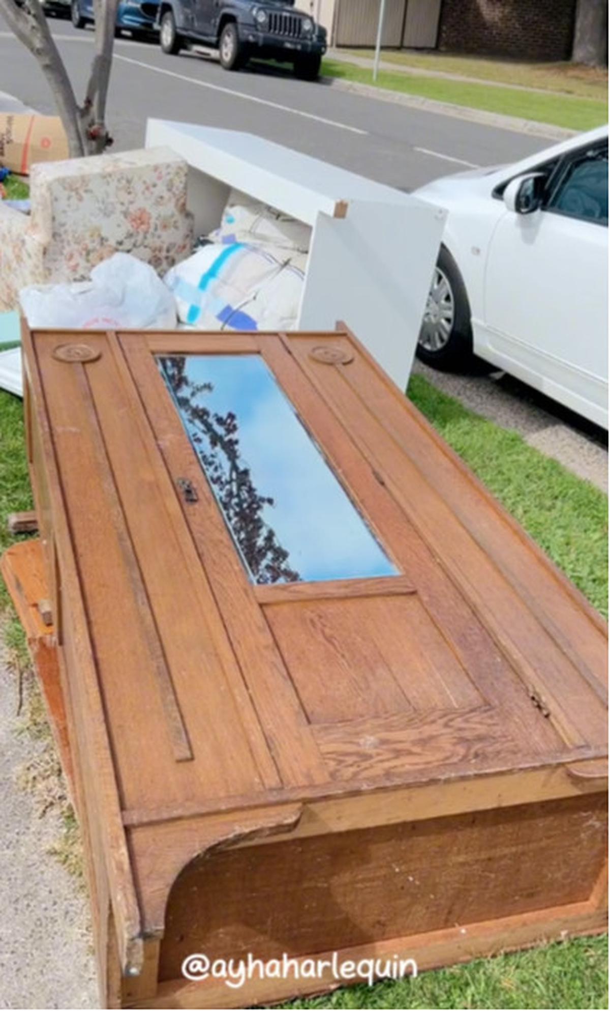 Temui Sofa Bekas Kondisi Bagus hingga Laptop, Aksi WNI 'Mulung' Barang-Barang yang di Jalanan Australia Ini Curi Perhatian