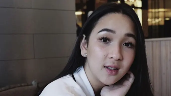 Tampil Pede dengan Lipstik Ombre ala Agatha Pricilla