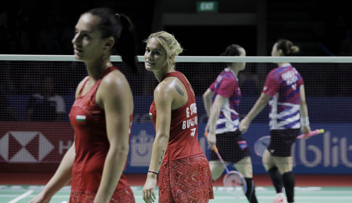 Ganda putri Bulgaria, Stefani Stoeva/Gabriela Stoeva, saat melawan wakil Korsel, Lee So Hee/Shin Seung Chan, pada Indonesia Open di Istora Senayan, Rabu, (4/7/2018). Stoeva bersaudara takluk 21-15 10-21 22-20. (Bola.com/M Iqbal Ichsan)