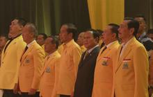 FOTO: Gaya Jokowi Berkemeja Kuning Saat Hadiri Penutupan Munas Golkar, Kedatangannya Disambut Antusias