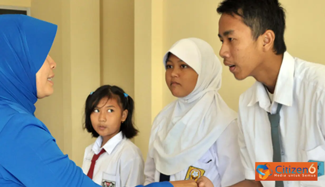 Citizen6, Sidoarjo: Ketua Cabang 1 menyampaikan bahwa dengan Beasiswa ini diharapkan anak-anak lebih meningkatkan semangat belajarnya agar dapat lebih berprestasi di sekolahnya masing-masing. (Pengirim: Roby)