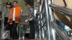  Tersangka kasus suap MA, Ichsan Suaidi usai menjalani pemeriksaan lanjutan di Gedung KPK, Jakarta, Jumat (8/4). Ichsan diperiksa sebagai tersangka dugaan pemberian gratifikasi penundaan pengiriman putusan kasasi perkara di MA. (Liputan6.com/Helmi Afandi)