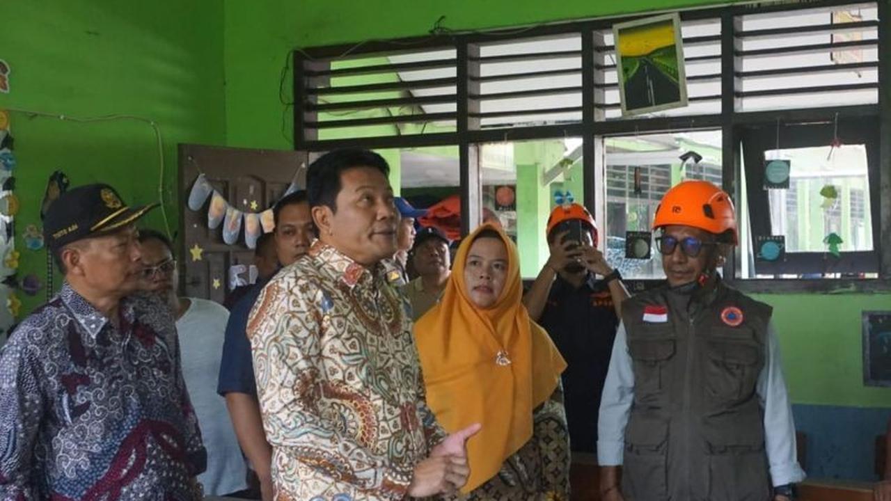 Pemkab Sidoarjo Siapkan Dana BTT dan Gedung Baru untuk Perbaikan Sekolah Sidoarjo Ambruk