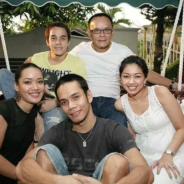 Jarang Terekspos, Ini 6 Potret Rionaldo Stockhorst dan Ayah Asal Belanda