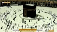 Ibadah umrah di Mekkah pada Senin (19/4/2021). Dok: Quransunnah live