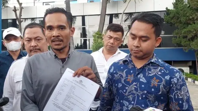 Ketua Aliansi Masyarakat Pecinta Rasulullah (AMPERA)
