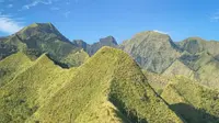 Pemandangan bukit-bukit di Gunung Anjasmoro. (Dok: Instagram @nunurizqoni22)